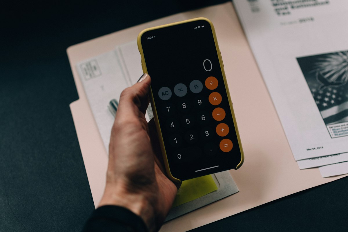 Freelancer vs Full-Time Remote Employee: Tax, Income, and Freedom Comparison