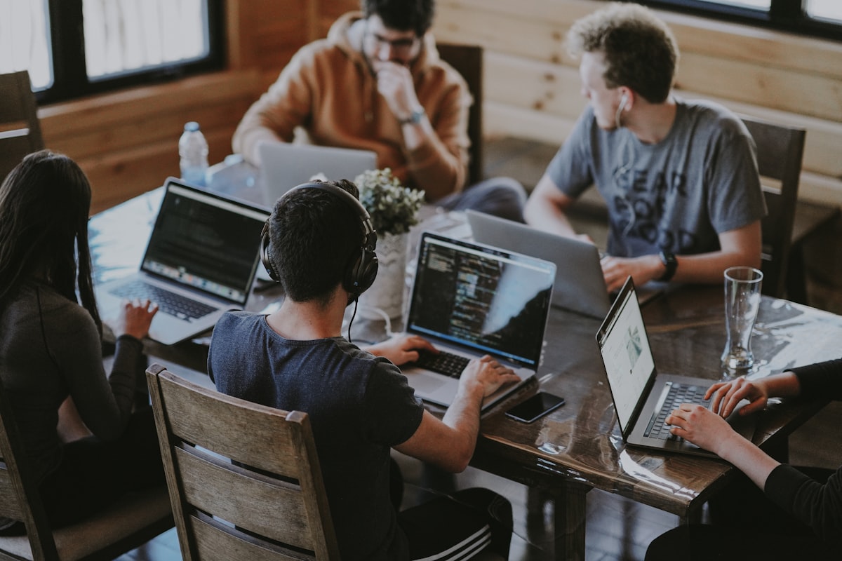 Asynchronous Work Etiquette: How to Thrive and Lead in Globally Distributed Remote Tech Teams
