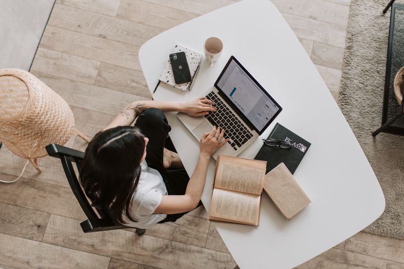 AI Copywriting and Content Repurposing Side Hustle: Earning $100/Hour